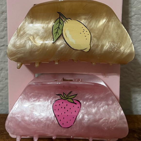 Fraiser Sterling Pink and Gold Claw Clips🍓🍋 - Picture 4 of 6